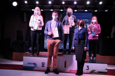 В Южно-Сахалинске наградили лучших парагорнолыжников России