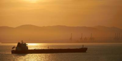 Рядом с нефтяным пятном обнаружили иранский танкер