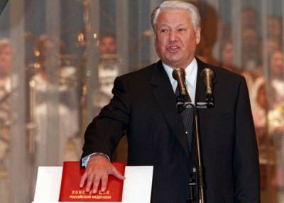 Павловский рассказал о роли олигархов в победе Ельцина на выборах