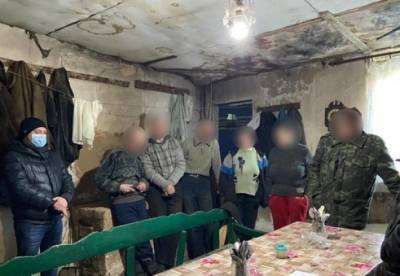 В Харьковской области держали в рабстве семь людей (фото, видео)