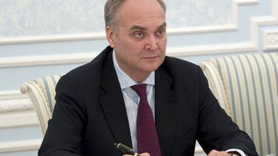 Антонов призвал отказаться от санкционного давления в отношениях РФ и США