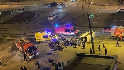 Двое человек пострадали в ДТП на Богатырском проспекте