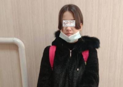 Искали три дня: школьница в Омске напугала родителей запиской и ушла жить в подъезд
