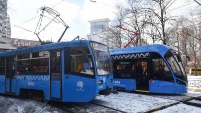 Трамвай в Иркутске наехал на девять автомобилей из-за отказавших тормозов