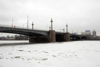 Перепады температуры едва не потопили два корабля в Петербурге