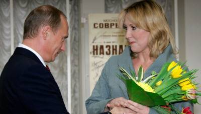 Путин поздравил с юбилеем Елену Яковлеву