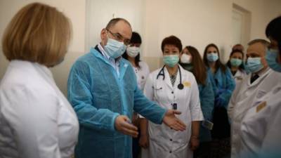 Степанов обещает добиться повышения минимальной зарплаты медикам