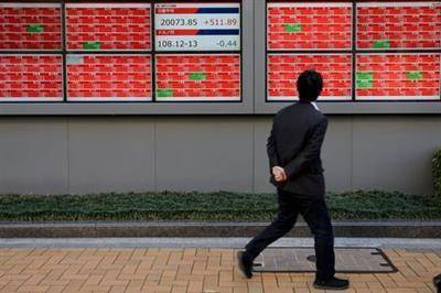Nikkei снизился вслед за индексными тяжеловесами