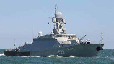 Видео боевых маневров МРК "Углич" в Каспийском море появилось в Сети