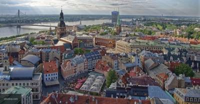 Воюющую с русским языком Латвию неожиданно осудили на Западе