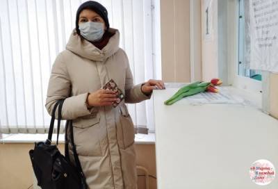 Свердловские полицейские устроили сюрприз пришедшим к ним женщинам