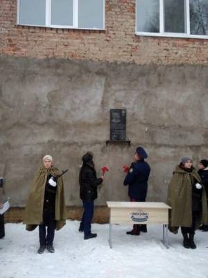 В Удмуртии открыли мемориальную доску на школе, где учился погибший юный герой