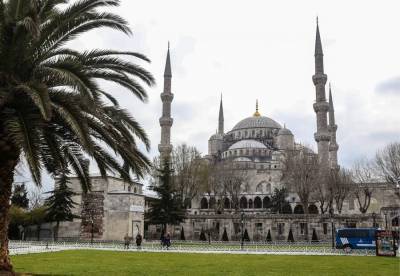 Турция будет требовать тесты на COVID-19 от туристов до 15 апреля