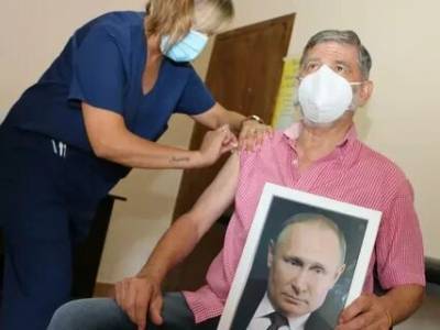 Аргентинский мэр рассказал, почему прививался с портретом Путина