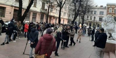 «Третьей волны не выдержим»: на пикет вышли рестораторы Черновицкой области — видео