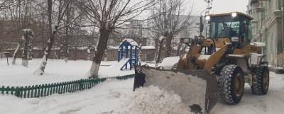 Глава Дзержинска поручил очистить проезды во дворы от снега
