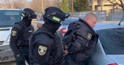 Под Днепром задержали замначальника отделения полиции, собиравшего &quot;дань&quot; с бизнеса