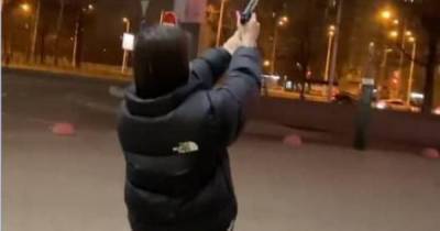 "Попала в рай": в Киеве для эффектного фото девушка случайно устроила стрельбу