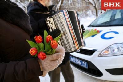 БНК и госавтоинспекция Сыктывкара вышли в «цветочный патруль»