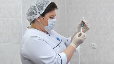 Полная вакцинация всех петербуржцев от коронавируса может занять пять лет