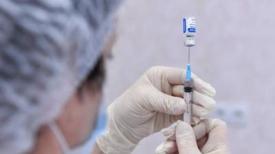 Россияне смогут привиться вакциной "ЭпиВакКорона" со второй половины марта