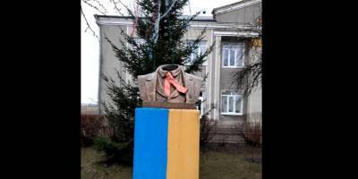 Появились фото памятника Кобзарю на Прикарпатье, голову которого отрезали вандалы - новости Украины - ТЕЛЕГРАФ