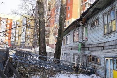 Прокуратура области начала проверку из-за падения крана в Архангельске