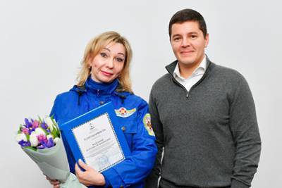 Российских медиков наградили за спасение роженицы из тундры