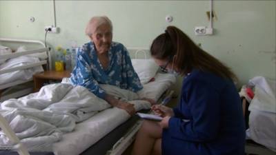 Петербургские следователи займутся делом об избиении 98-летней блокадницы