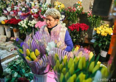 Миллионы роз и ароматная клубника: какие идеи для подарков предлагают торговые объекты?