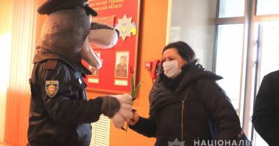 В Ровенской области полицейские устроили "звериный маскарад" в честь женского дня (ФОТО)