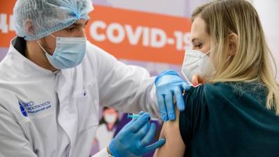 В Петербурге усилили работу выездных бригад для вакцинации от COVID