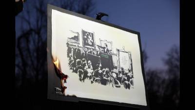 Оскар Уайльд - Картину Бэнкси выкупили за 95 тысяч долларов, чтобы сжечь в прямом эфире: видео - 24tv.ua - Нью-Йорк - county White