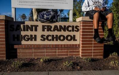Подростков исключили из школы из-за "расистского" средства от угрей