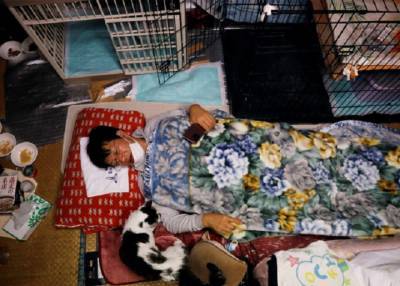 Мужчина остался в радиоактивной зоне ради чужих котов и живет с ними уже десять лет