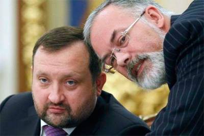 Арбузов и Табачник официально исключены из санкционного списка ЕС