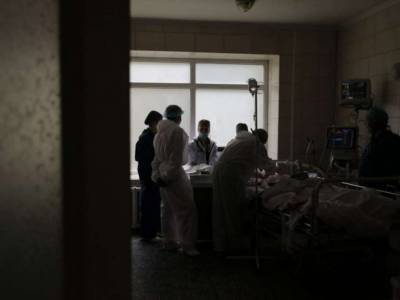 Уровень COVID-госпитализаций превышен уже в семи регионах Украины