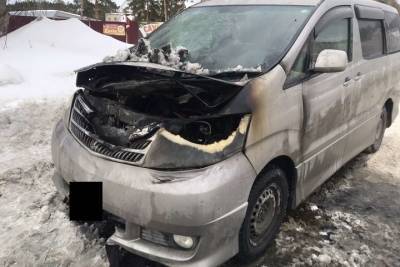 В Звенигове прямо на дороге загорелся автомобиль
