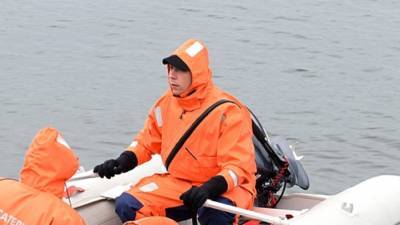 Сотрудники МЧС спасли рыбаков, застрявших на острове в Архангельской области
