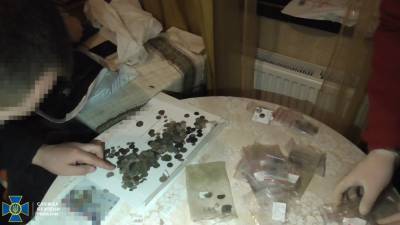 СБУ предотвратила вывоз за границу старинных монет на миллион