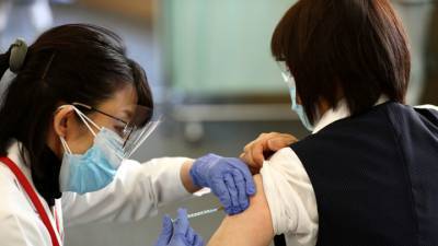 После вакцины от Pfizer у японки случилась анафилаксия