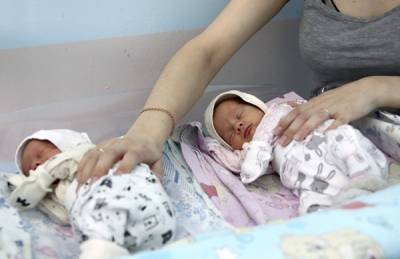 Рождаемость в России снизилась больше чем на 10%