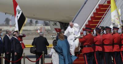 Символическая поездка Папа Римский впервые в истории прибыл с визитом в Ирак