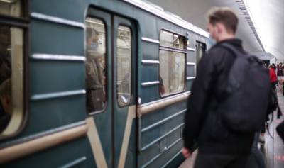Погиб пассажир упавший на пути в петербургском метро