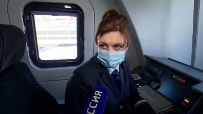 В рейс по МЦК отправилась первая помощница машиниста "Ласточки"