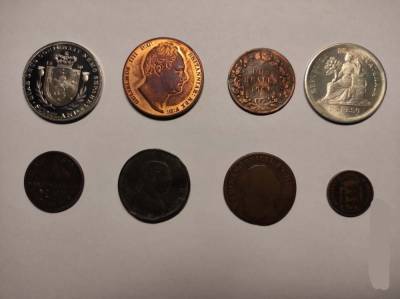 Настоящие сокровища: львовские таможенники изъяли большую коллекцию старинных монет – фото