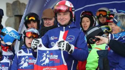 Анджей Дуду - Президента Польши раскритиковали за участие в лыжном чемпионате во время карантина - ru.slovoidilo.ua