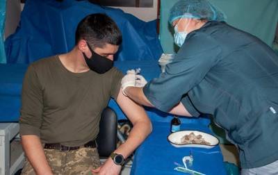 Более тысячи бойцов ООС уже вакцинировались от COVID