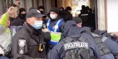 В Одессе на Приморском бульваре прошел марш женщин, не обошлось без провокаций - фото, видео - ТЕЛЕГРАФ