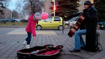 Во Львове уличных музыкантов избили за песню на русском